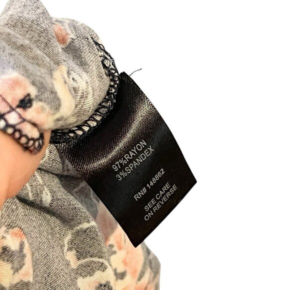 Torrid Navy Blue Floral V‎ Neck Button Front Romper Women’s Plus Size 2X NO BELT - Picture 6 of 7